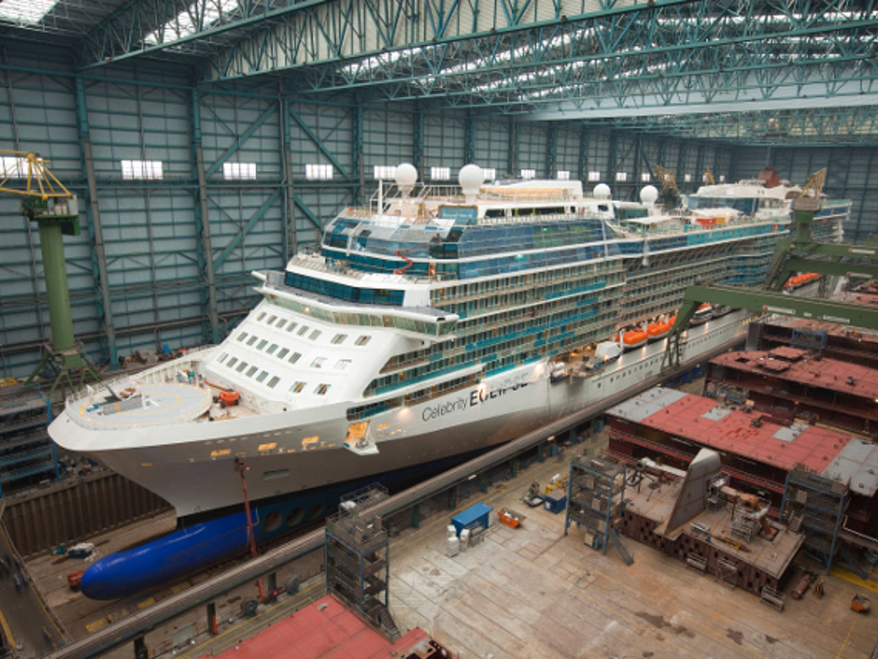 Schiff in einer Werft